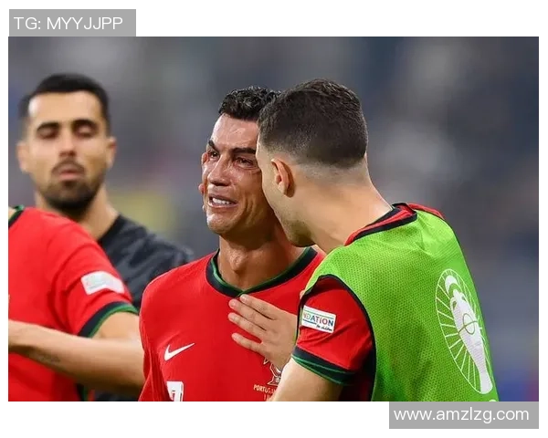 足球明星硬汉包图片展现运动与时尚完美结合的魅力与风格